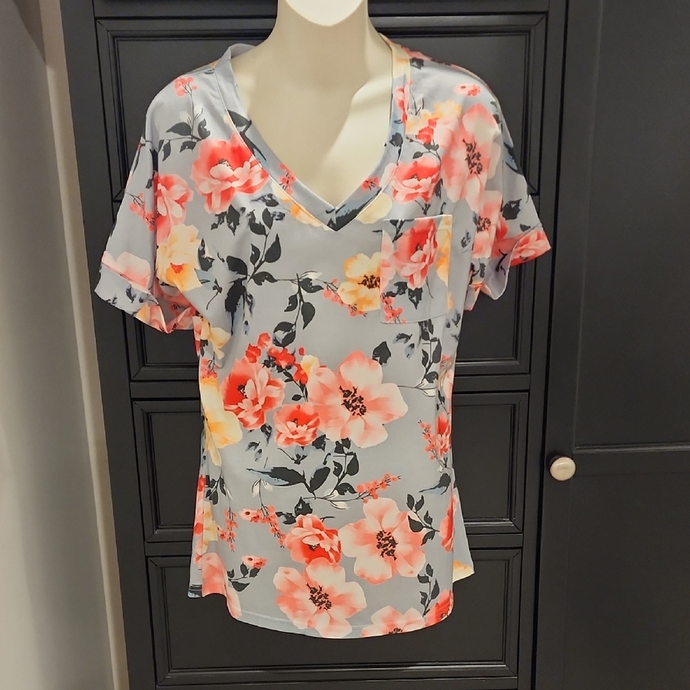 Floral V-Neck Women’s Top - Gray and Pink